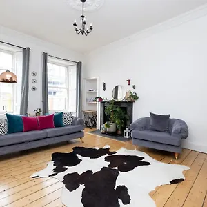 Altido Glamorous 2-bed Flat Near Castle Apartment